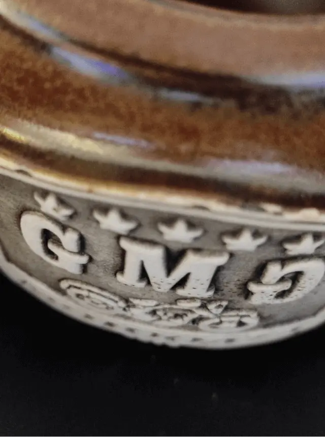 Ceramiczny kubek wyprodukowany przez fmceramika z wygrawerowanym logiem Motooaza 2016